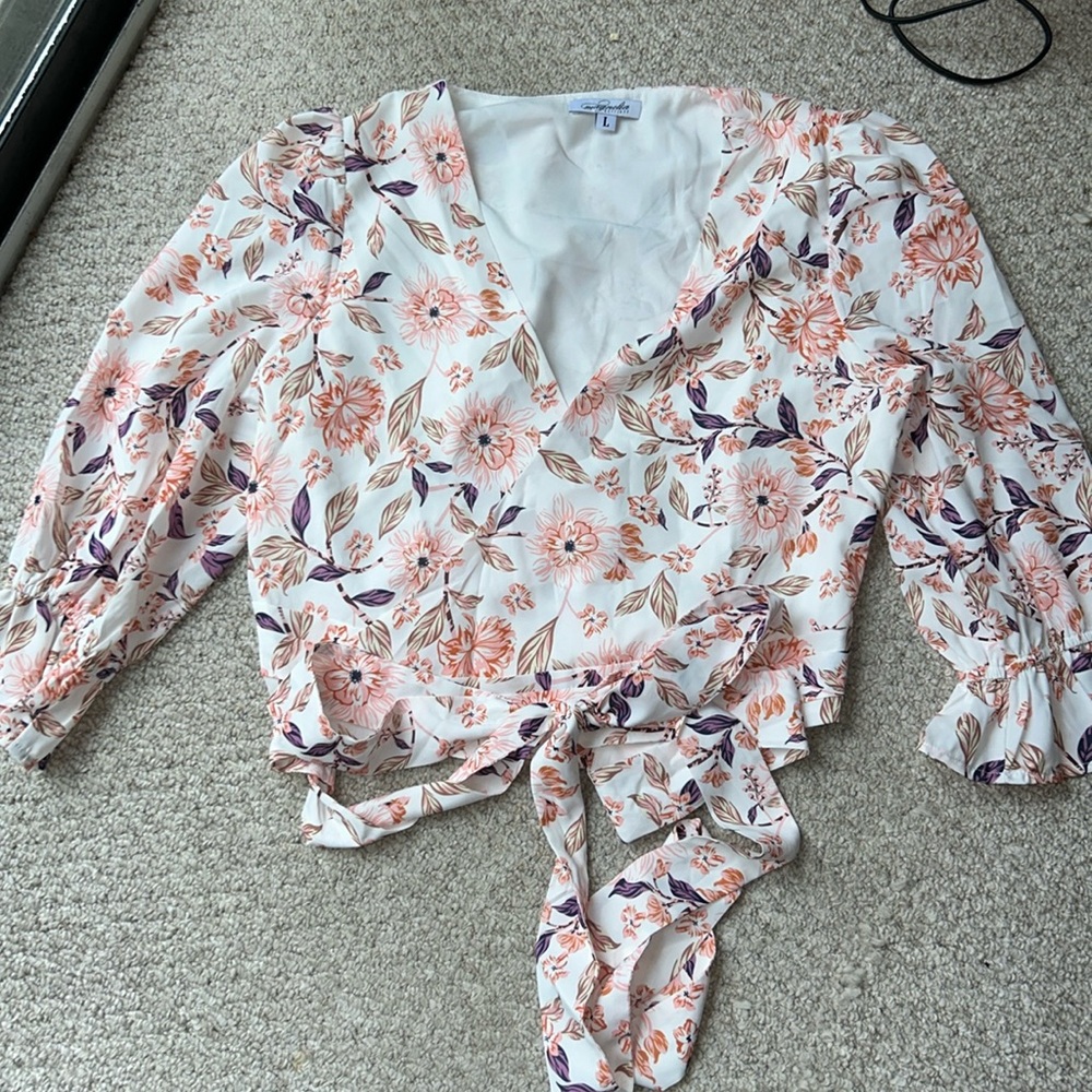 MAGNOLIA BOUTIQUE | size L wrap crop top
